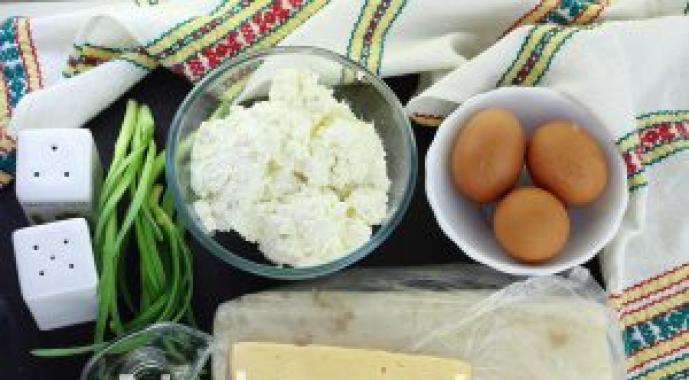 کاسه شیرینی لواش و پنیر در ماهیتابه