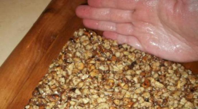 Kotitekoinen pähkinäkozinaki (resepti) Walnut kozinaki - resepti