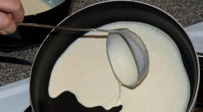 Najsmaczniejsze naleśniki z mlekiem - przepisy krok po kroku na cienkie naleśniki z dziurami