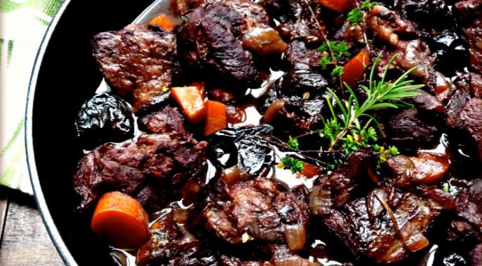 Тушеная говядина с черносливом в мультиварке: особенности приготовления, рецепты и отзывы