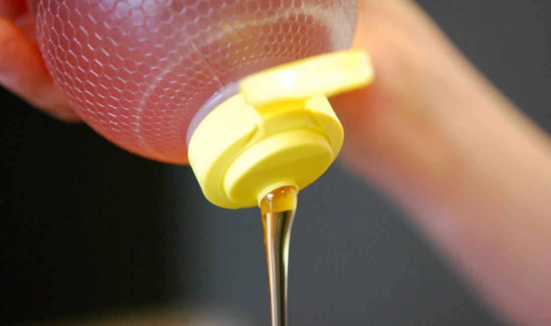 Почему засахаривается пчелиный мед?