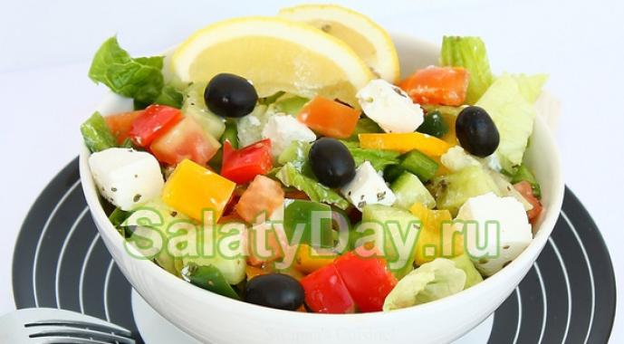 Kreikkalainen salaatti fetajuustolla